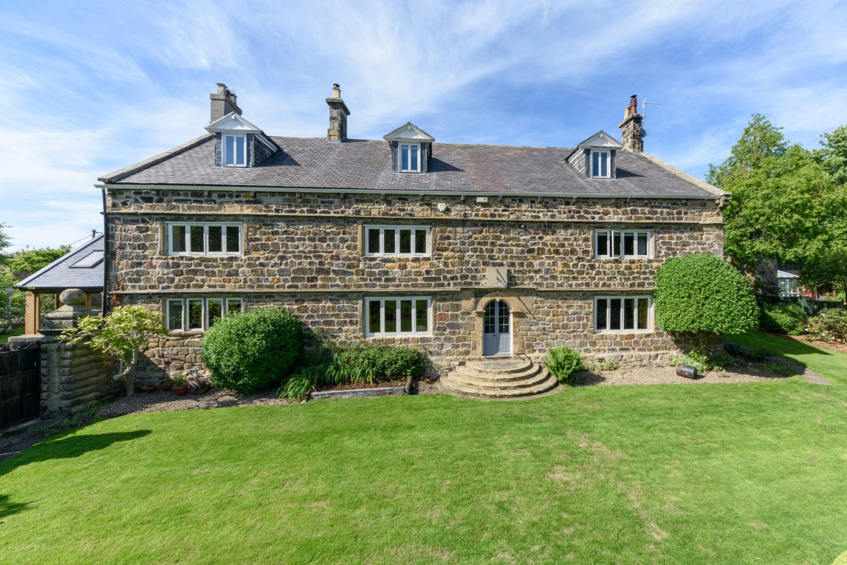 The Old Vicarage Ovingham - beautiful country house surrounded by mature gardens